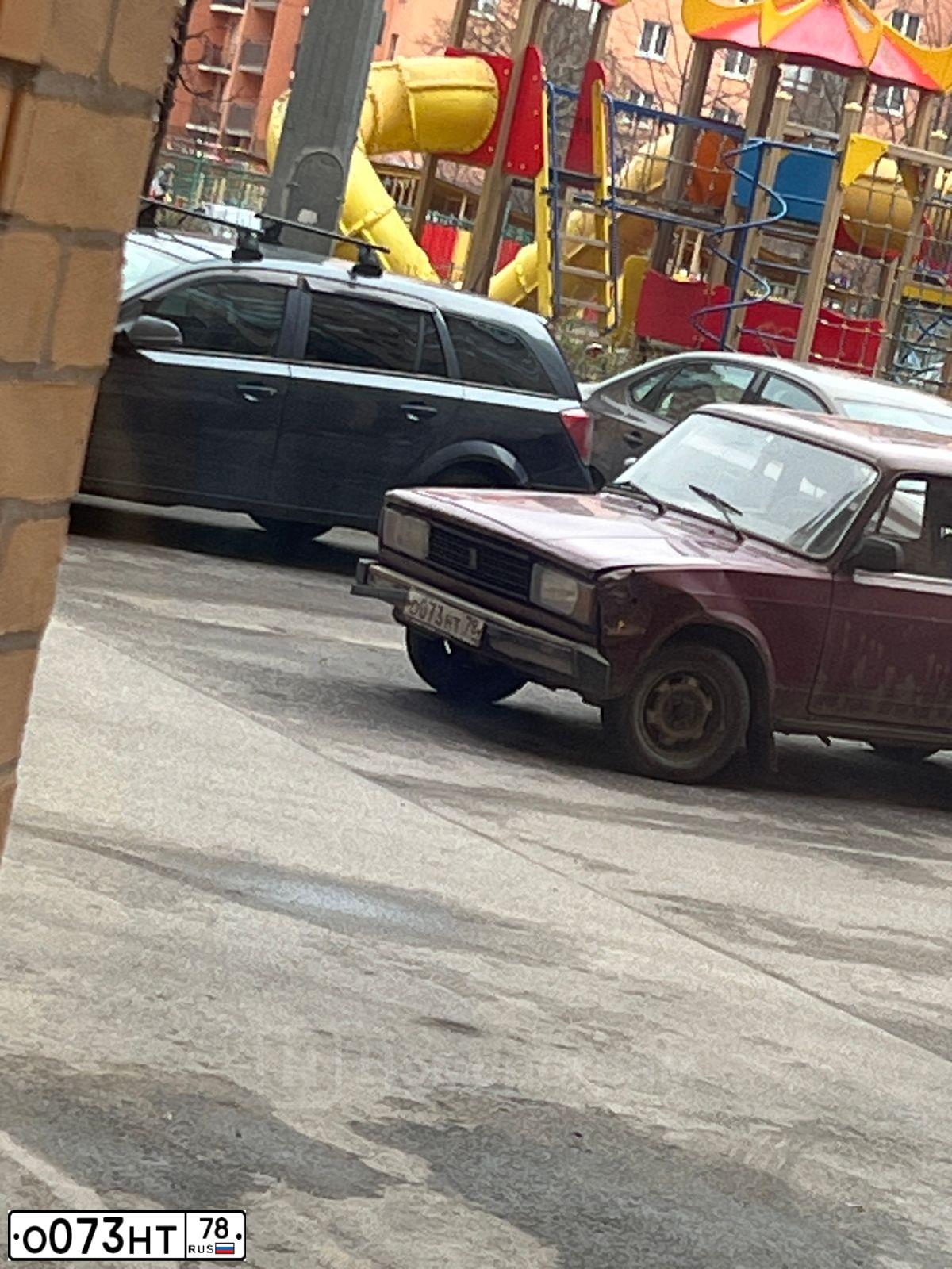 Фото автомобиля LADA 2104, 2004 — госномер О073НТ78. Цвет: КРАСНЫЙ