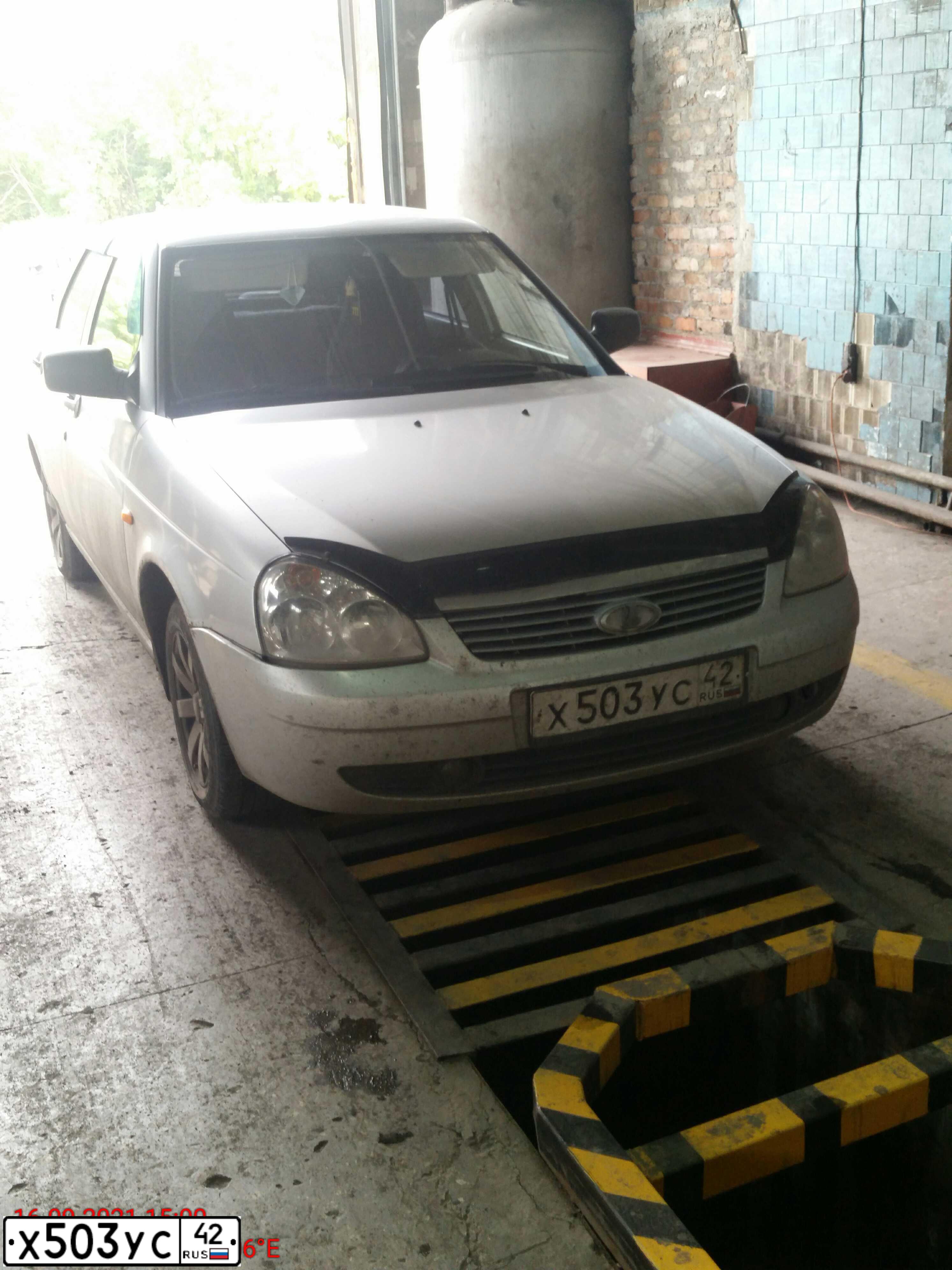 Фото автомобиля LADA 2172 PRIORA, 2010 — госномер Х503УС42. Цвет: СВЕТЛО СЕРЕБРИСТЫЙ МЕТАЛЛ