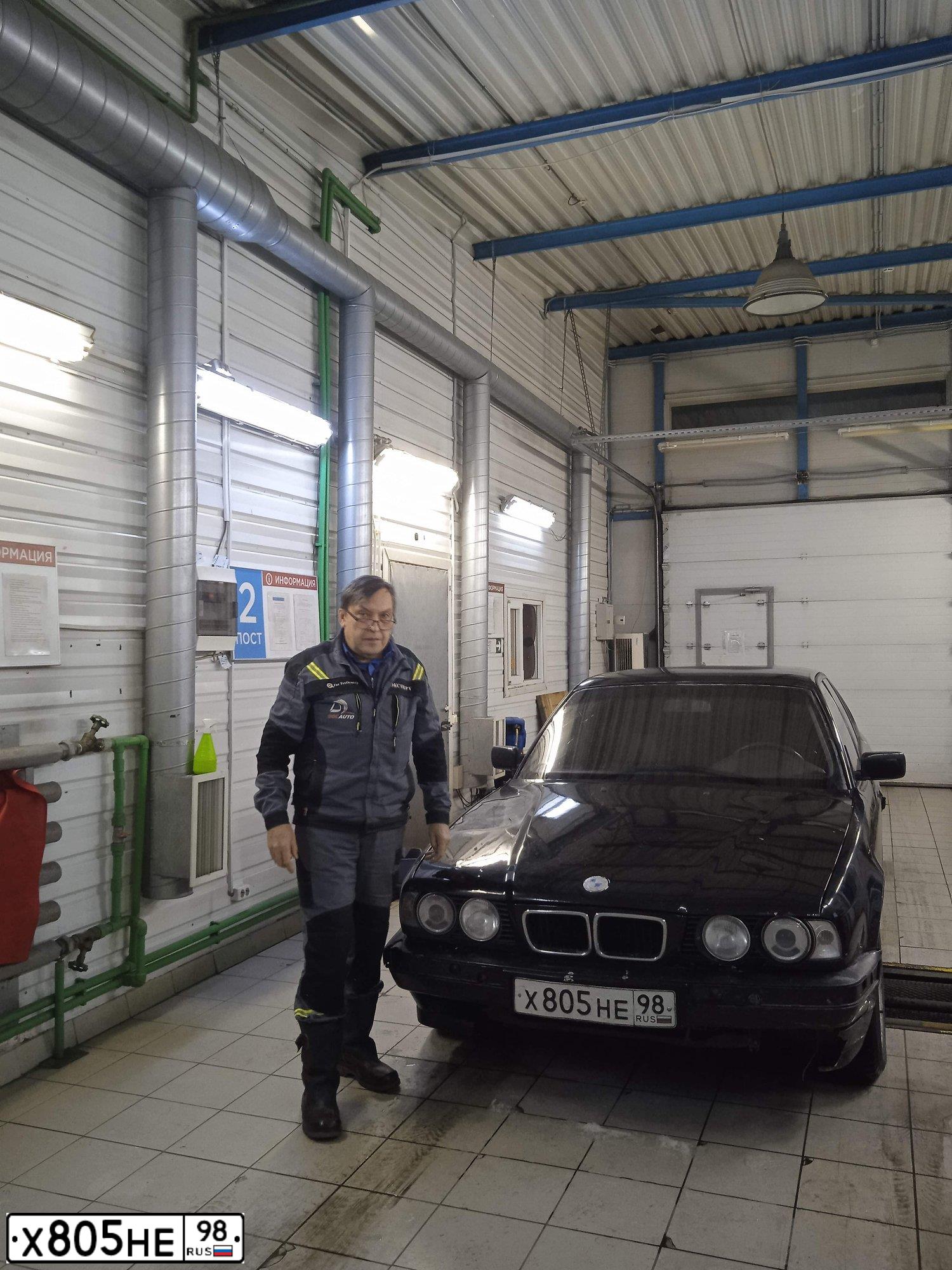 Фото автомобиля BMW SERIE 5, 1990 — госномер Х805НЕ98. Цвет: ЧЕРНЫЙ
