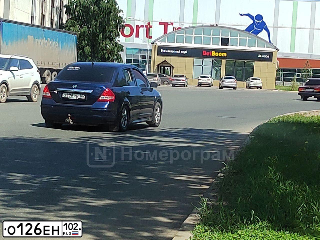 Фото автомобиля LADA LARGUS, 2015 — госномер А361РВ716. Цвет: серебристый