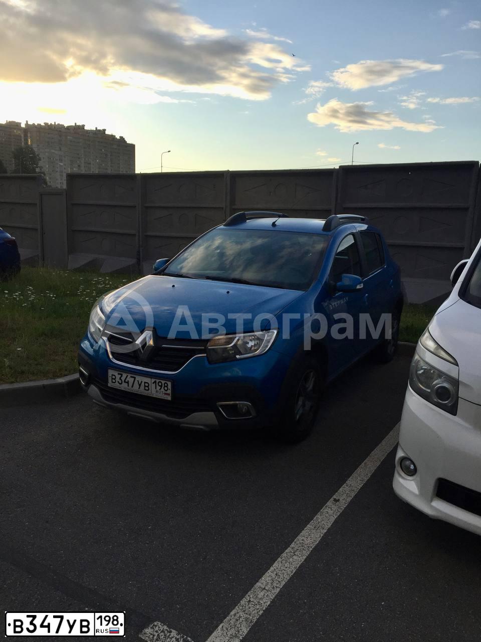Фото автомобиля RENAULT SANDERO, 2019 — госномер В347УВ198. Цвет: СВЕТЛО-СИНИЙ