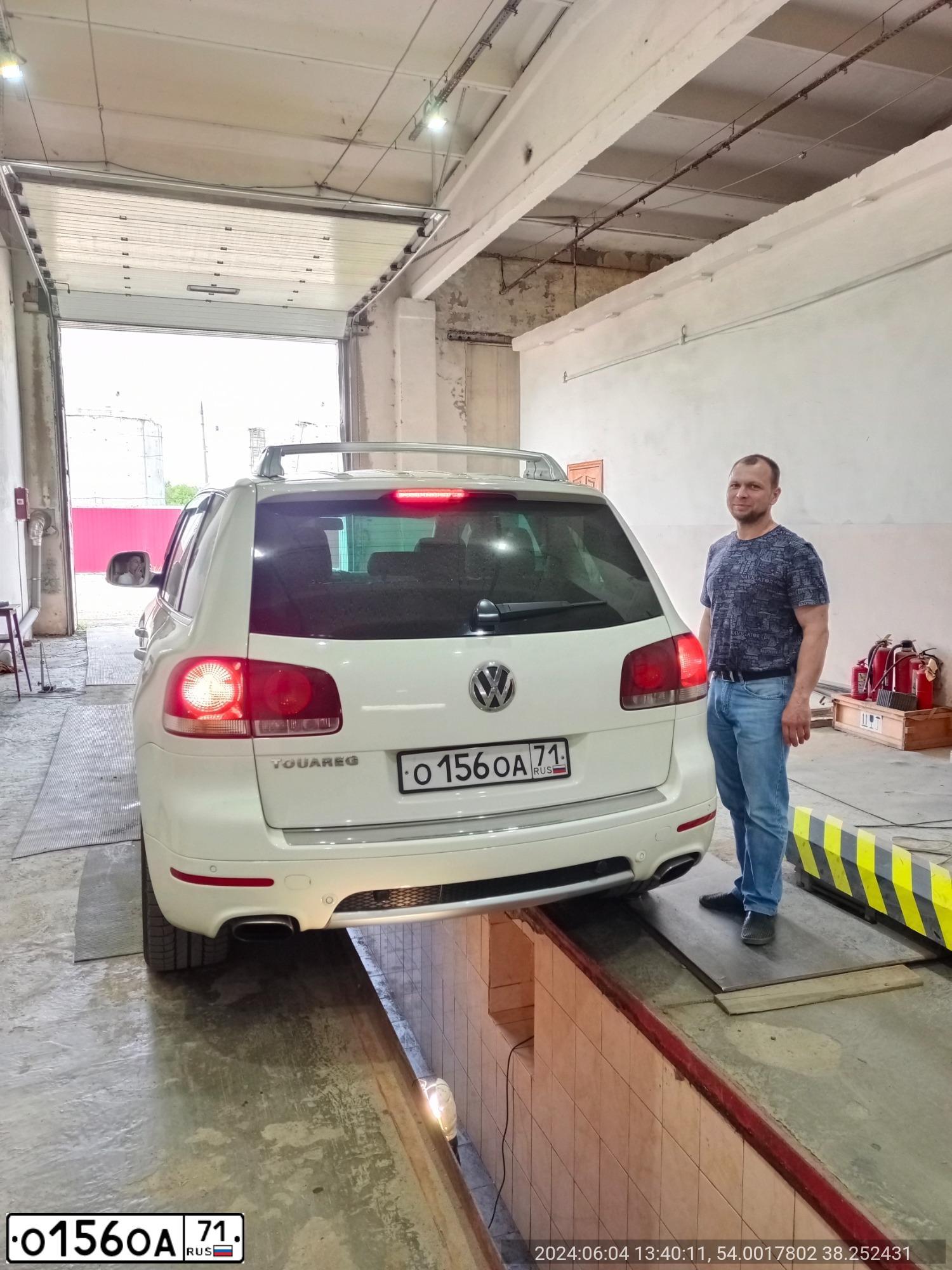 Фото автомобиля VOLKSWAGEN TOUAREG, 2008 — госномер О156ОА71. Цвет: БЕЛЫЙ