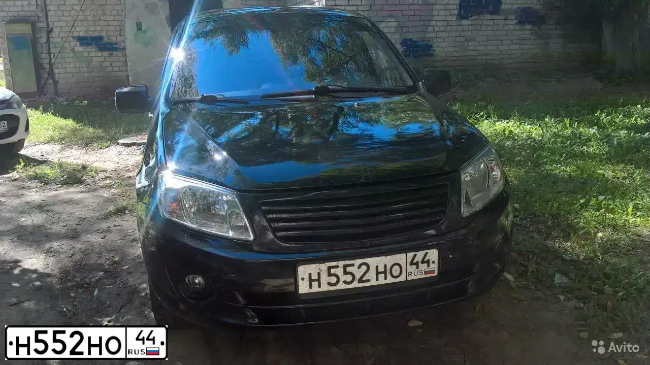 Фото автомобиля LADA 2190 GRANTA, 2012 — госномер Н552НО44. Цвет: Сине-Черный