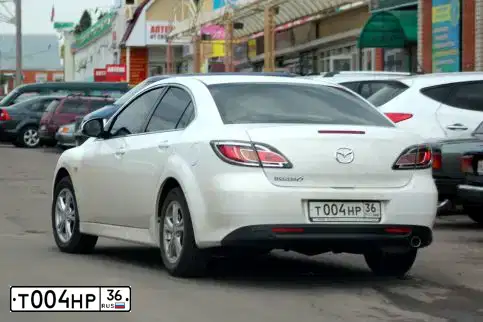 Фото автомобиля TOYOTA CAMRY, 2018 — госномер Т004НР36. Цвет: ЧЕРНЫЙ МЕТАЛЛИК