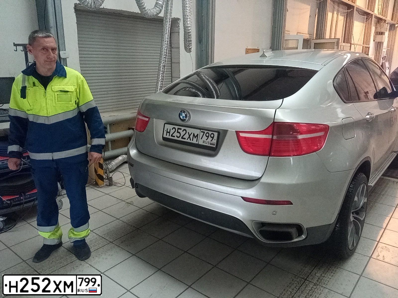 Фото автомобиля BMW X6, 2009 — госномер Е777ЕЕ26. Цвет: СЕРЕБРИСТЫЙ