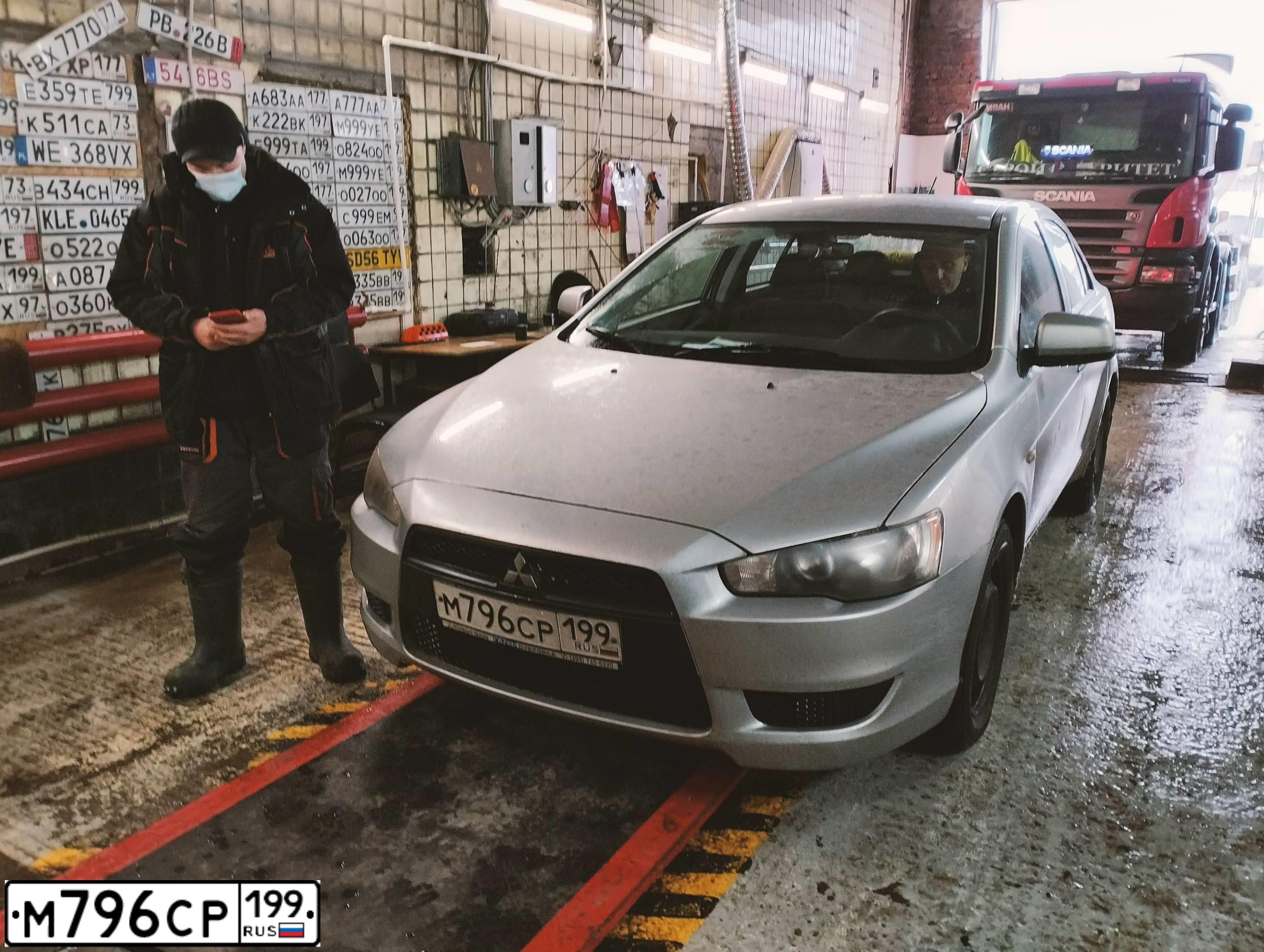 Фото автомобиля MITSUBISHI LANCER, 2008 — госномер М796СР199. Цвет: СЕРЕБРИСТЫЙ