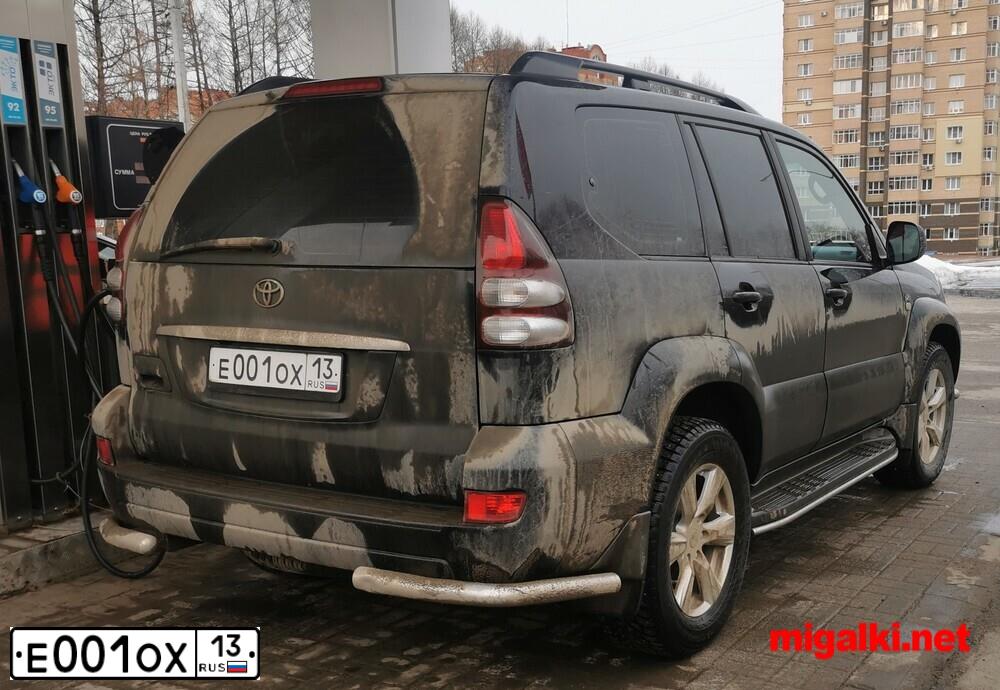 Фото автомобиля TOYOTA LANDCRUISER, 2008 — госномер Е001ОХ13. Цвет: ЧЕРНЫЙ