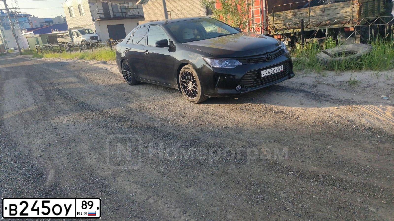 Фото автомобиля TOYOTA CAMRY, 2015 — госномер О207СА98. Цвет: ЧЕРНЫЙ МЕТАЛЛИК