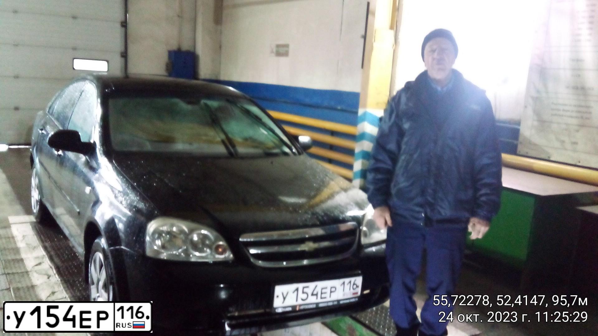 Фото автомобиля CHEVROLET LACETTI, 2008 — госномер У154ЕР116. Цвет: ЧЕРНЫЙ