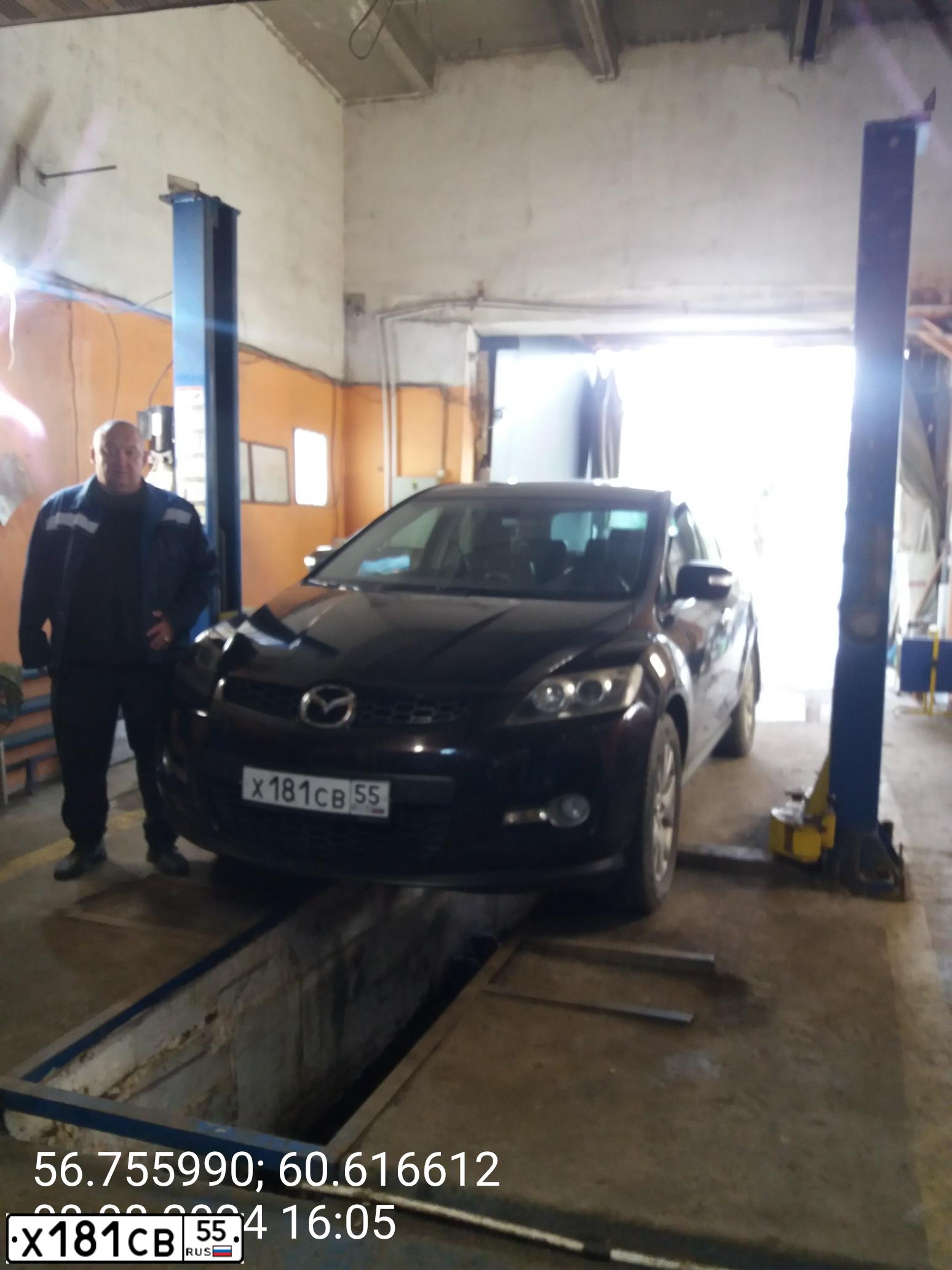 Фото автомобиля MAZDA CX-7, 2008 — госномер Х181СВ55. Цвет: Красный