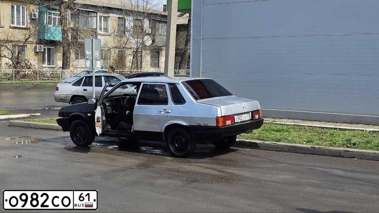 Фото автомобиля LADA 2109 SAMARA, 1997 — госномер О982СО61. Цвет: СЕРЕБРИСТЫЙ