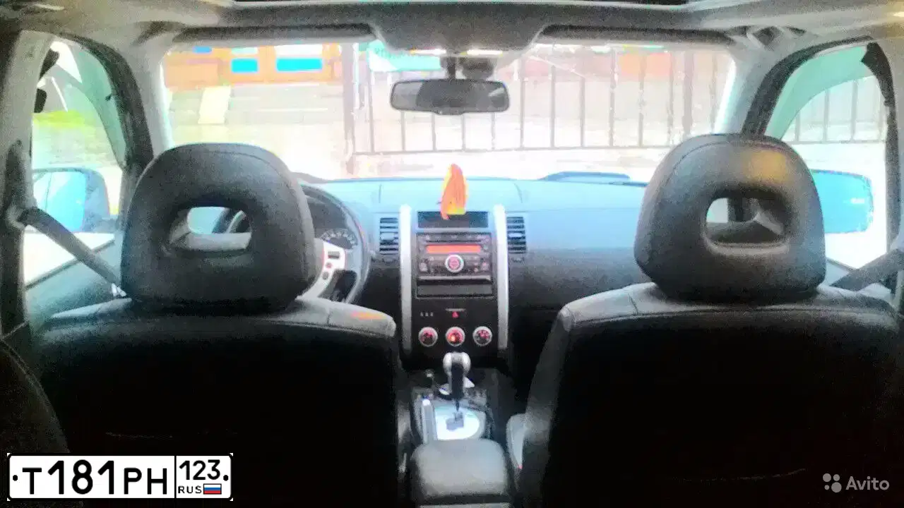 Фото автомобиля NISSAN X-TRAIL, 2011 — госномер Т181РН123. Цвет: ЧЕРНЫЙ