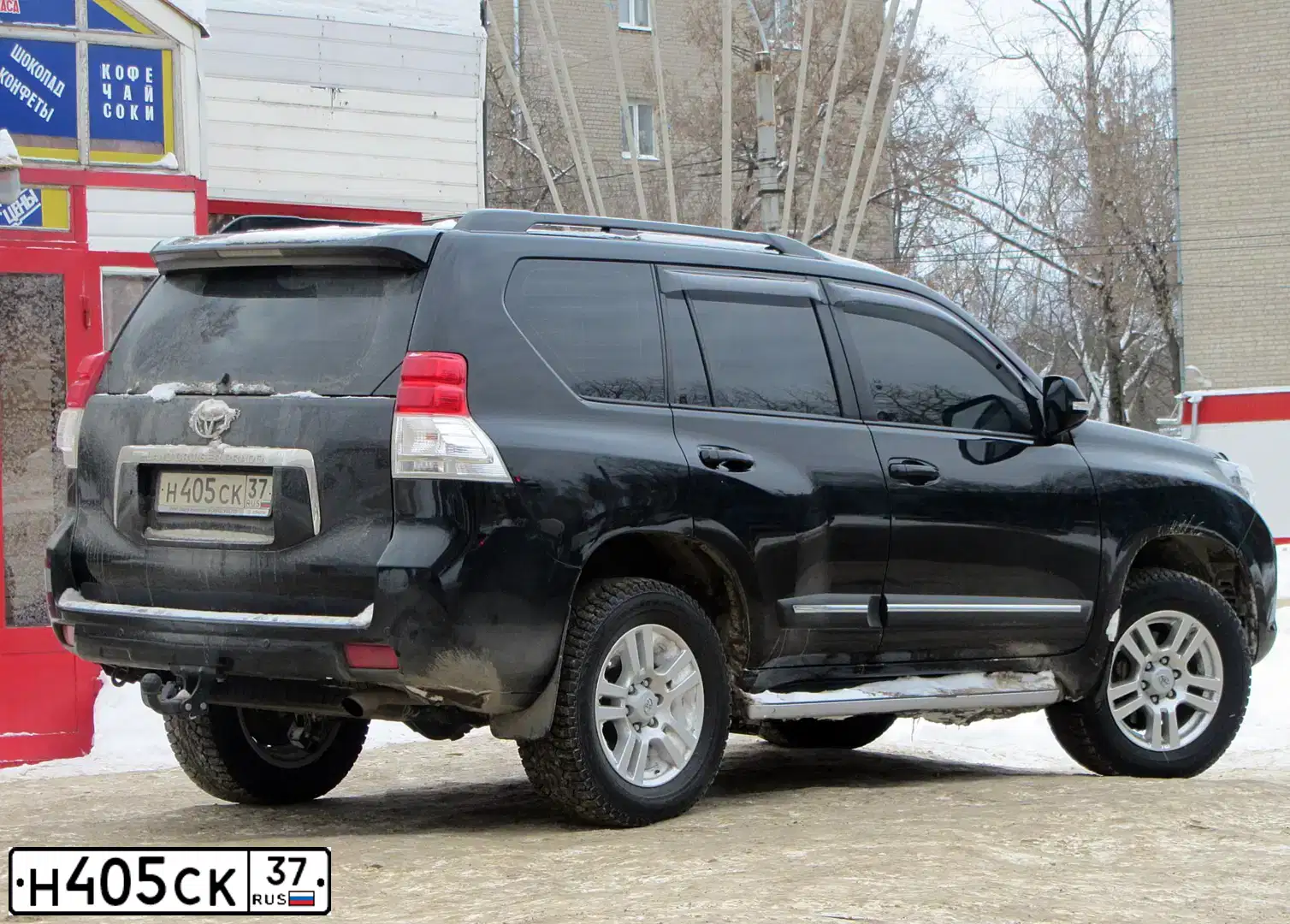 Фото автомобиля TOYOTA LANDCRUISER, 2010 — госномер Н405СК37. Цвет: ЧЕРНЫЙ