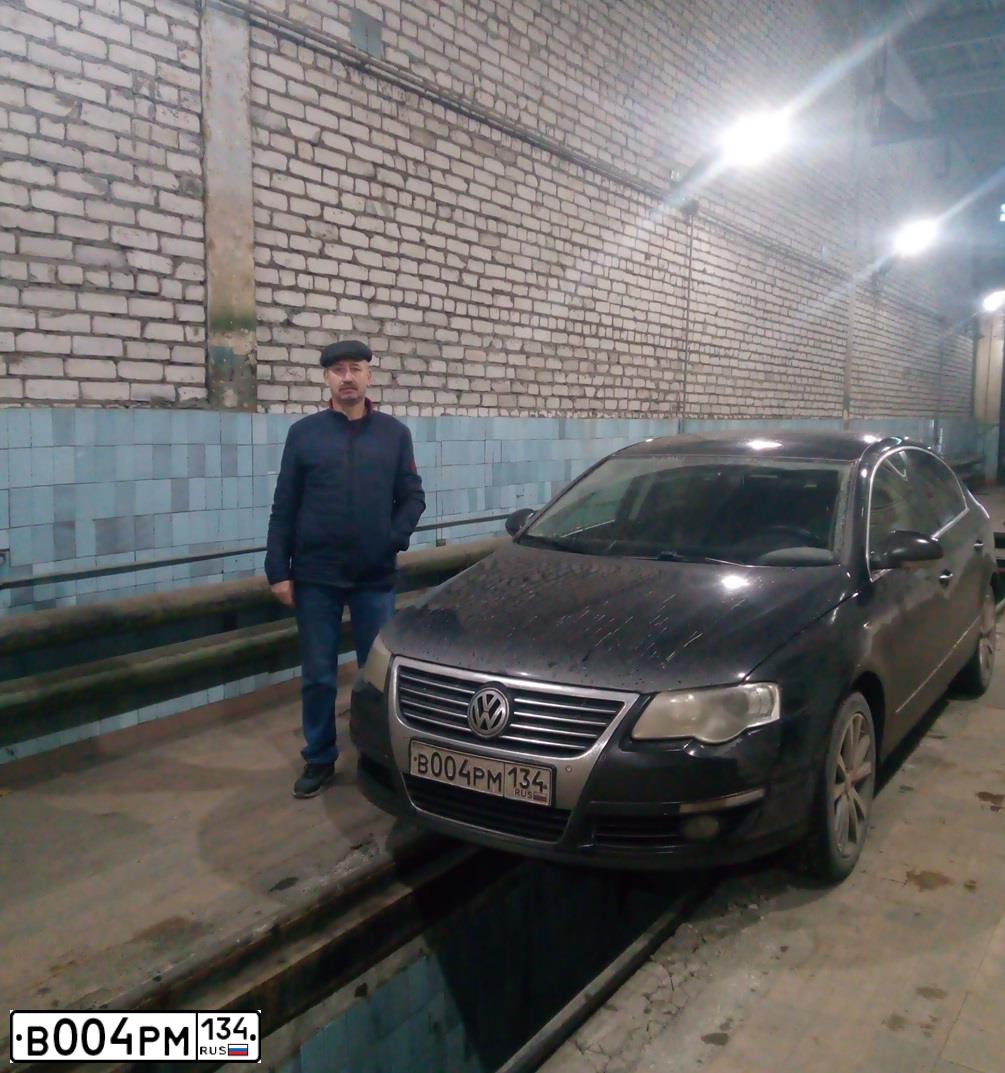 Фото автомобиля VOLKSWAGEN PASSAT, 2010 — госномер Н165КА134. Цвет: ЧЕРНЫЙ