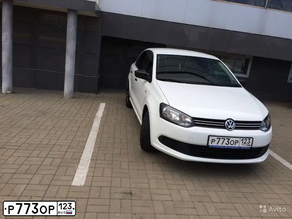 Фото автомобиля VOLKSWAGEN POLO, 2015 — госномер Р773ОР123. Цвет: БЕЛЫЙ