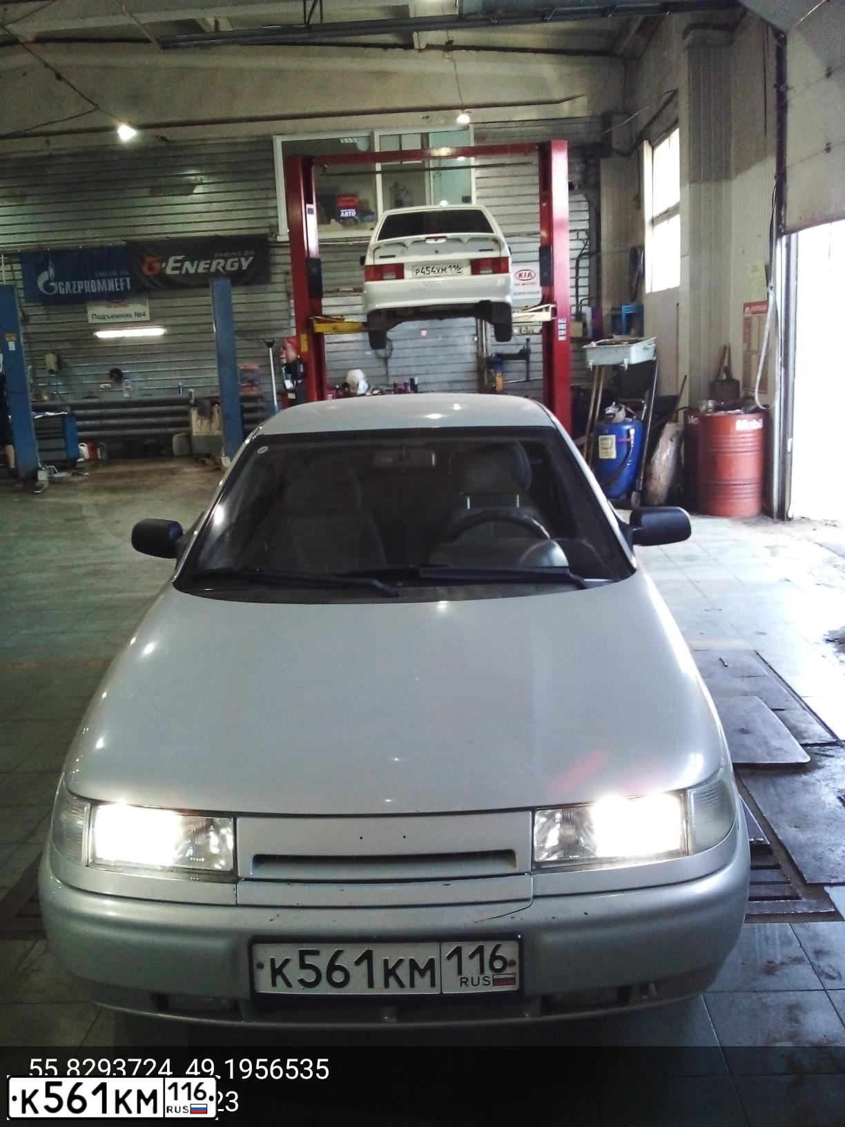Фото автомобиля LADA 2112, 2005 — госномер К561КМ116. Цвет: МОЛОЧНО-БЕЛЫЙ СЕРЕБРИСТЫЙ