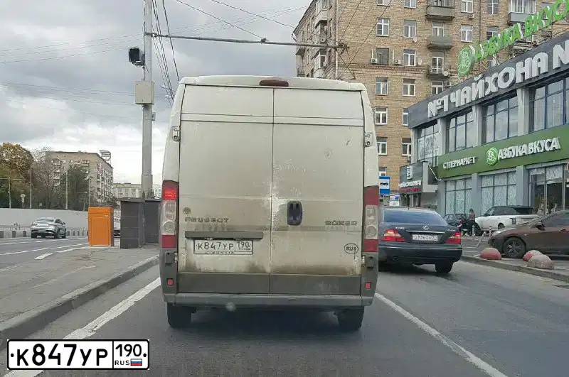 Фото автомобиля PEUGEOT BOXER, 2008 — госномер М600ТЕ82. Цвет: Белый
