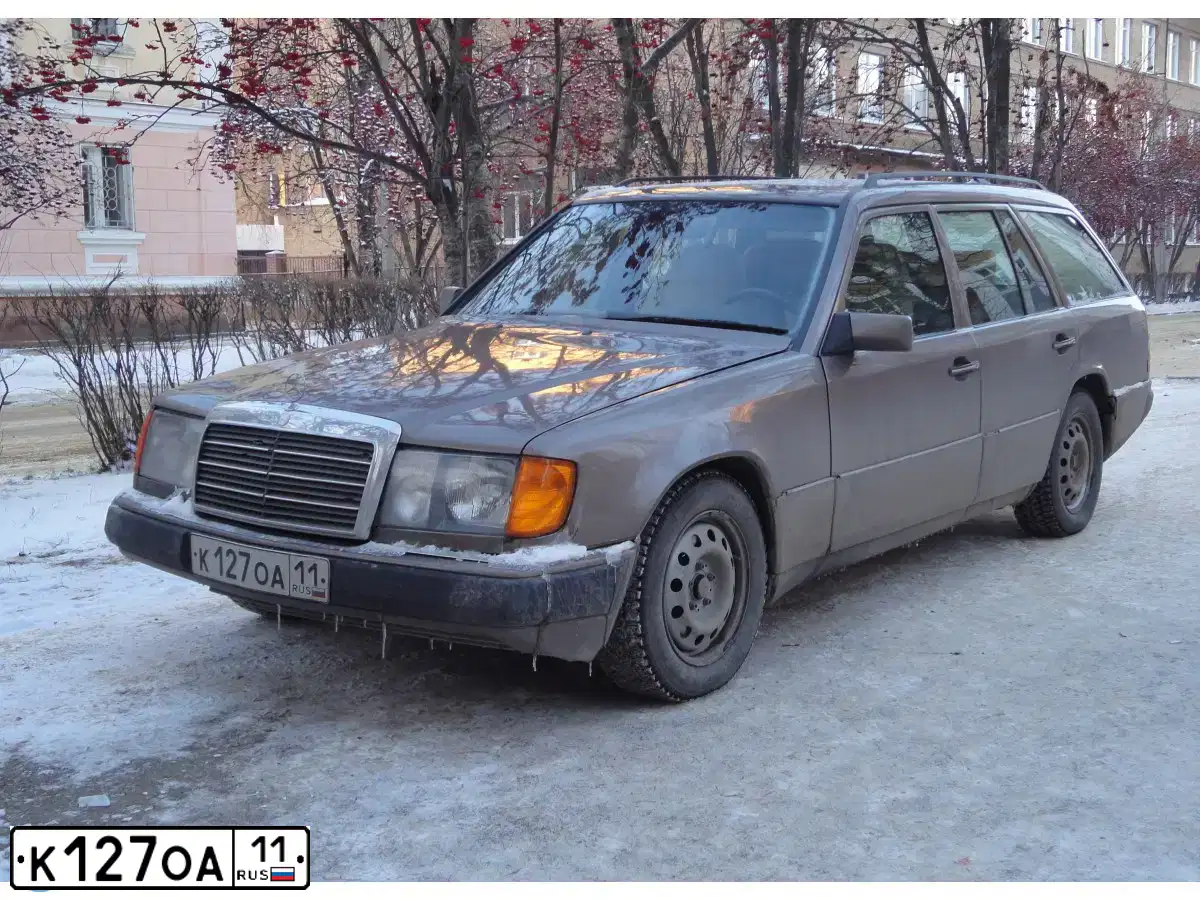 Фото автомобиля MERCEDES E-KLASSE, 1990 — госномер К127ОА11. Цвет: СВЕТЛО-КОРИЧНЕВЫЙ