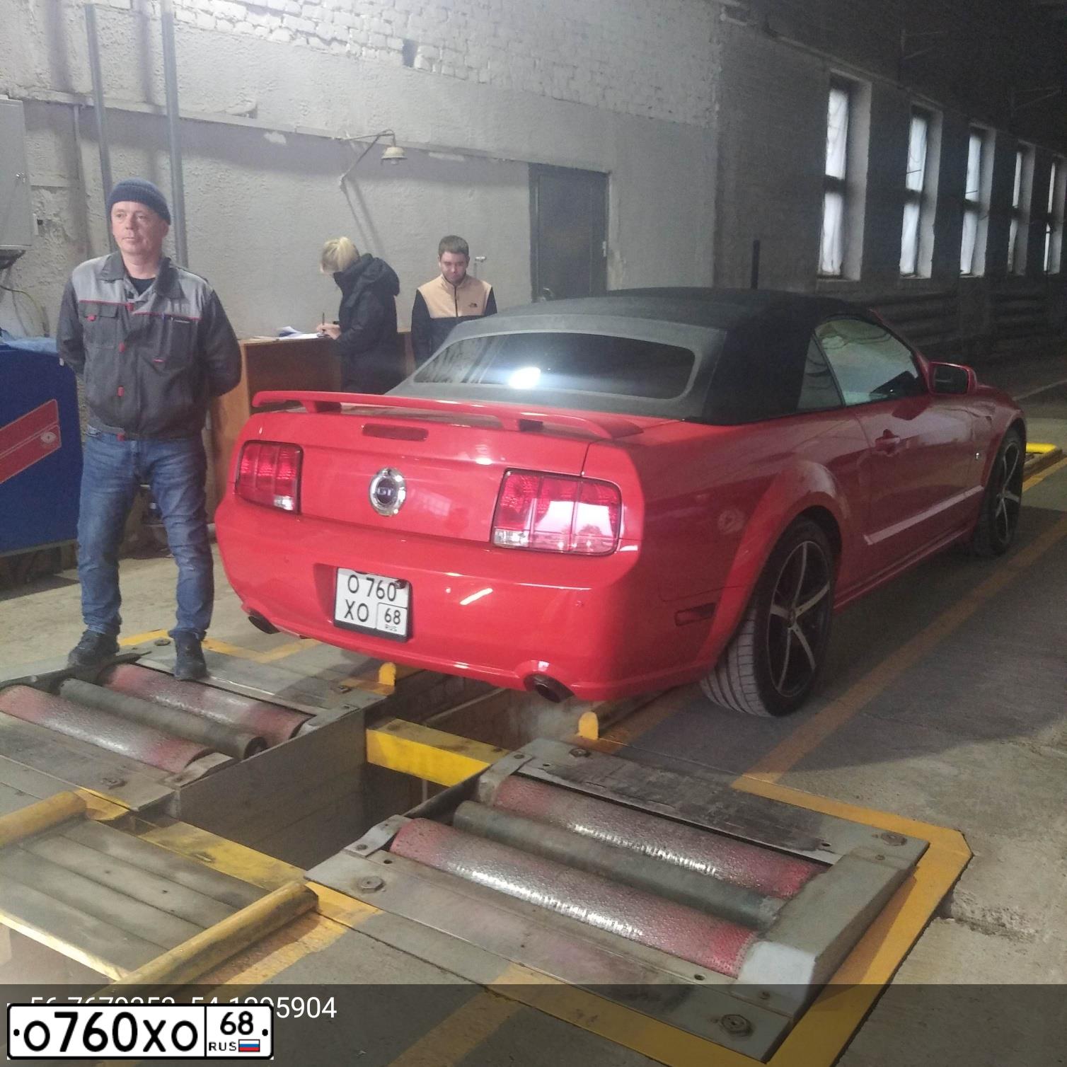 Фото автомобиля FORD MUSTANG, 2005 — госномер К111ТК48. Цвет: Красный
