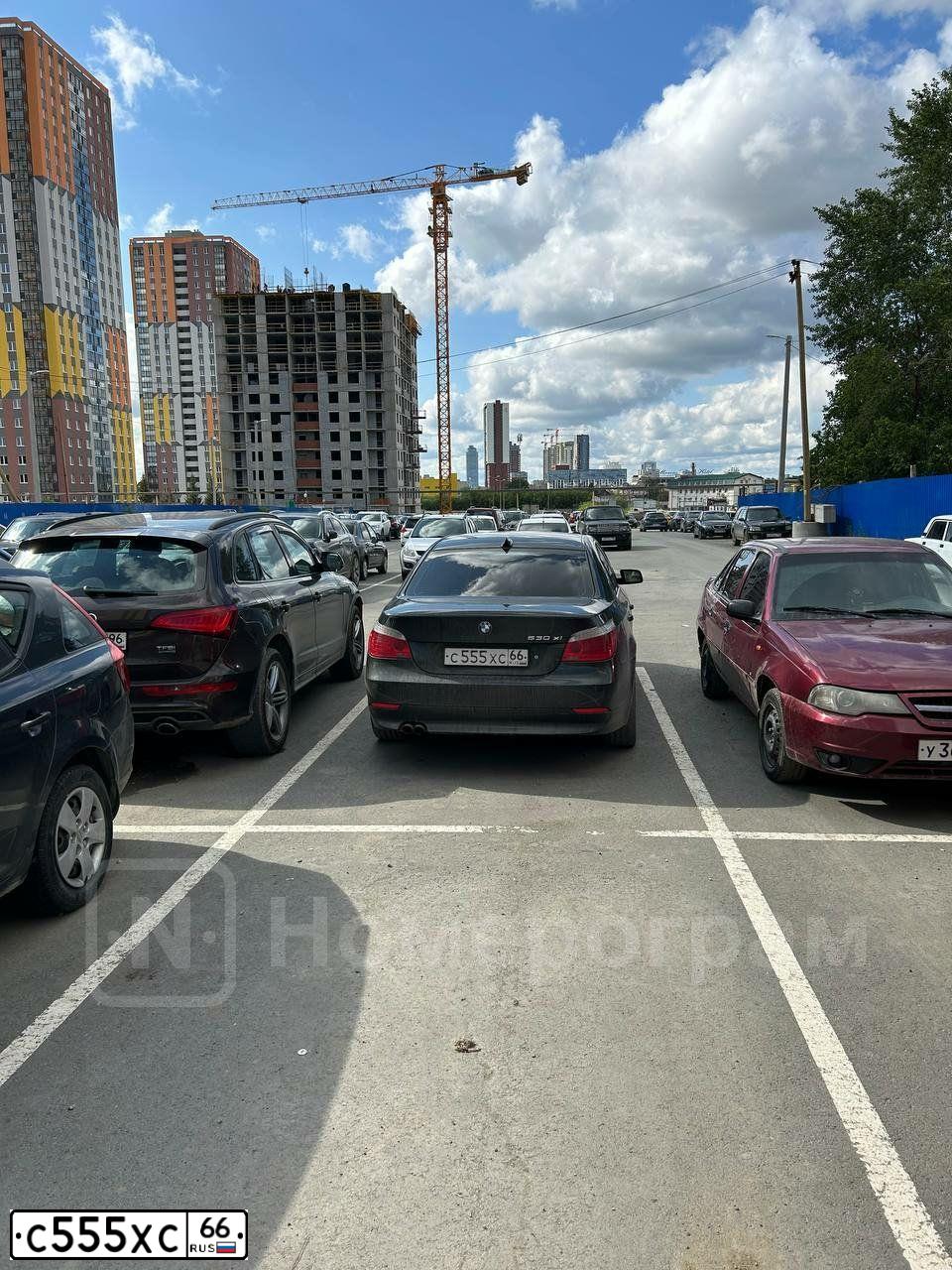 Фото автомобиля BMW SERIE 5, 2006 — госномер С555ХС66. Цвет: ЧЕРНЫЙ