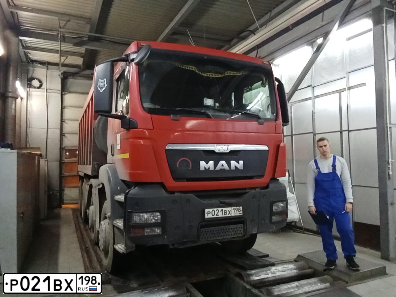 Фото автомобиля MAN TGS 41.XXX /8X4/, 2016 — госномер Р021ВХ198. Цвет: Красный