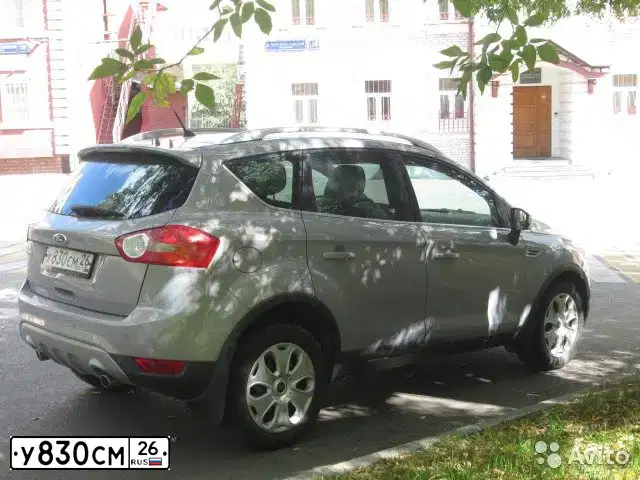 Фото автомобиля FORD KUGA, 2011 — госномер У830СМ26. Цвет: СЕРЫЙ