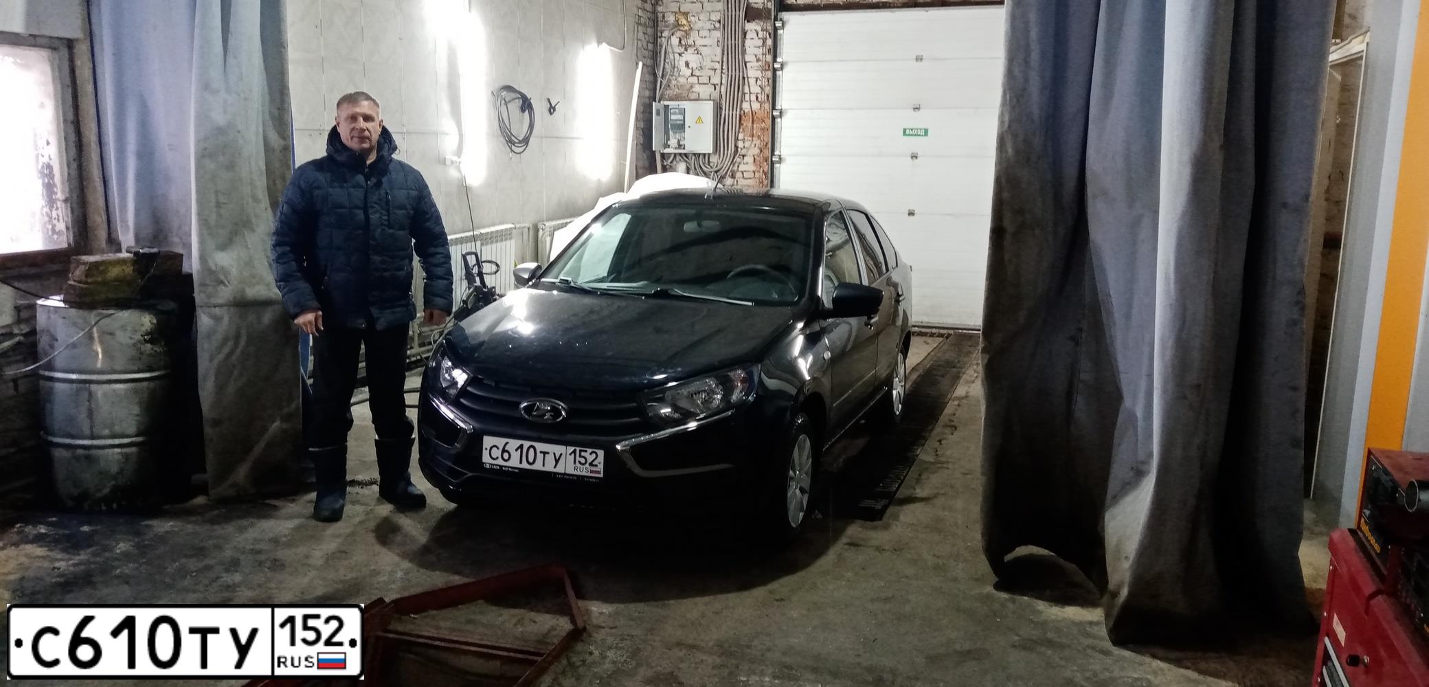 Фото автомобиля LADA GRANTA, 2020 — госномер А135МЕ252. Цвет: ЧЕРНЫЙ