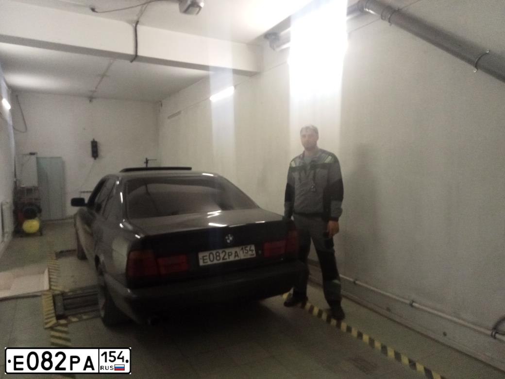 Фото автомобиля BMW SERIE 5, 1994 — госномер Е082РА154. Цвет: ЧЕРНЫЙ