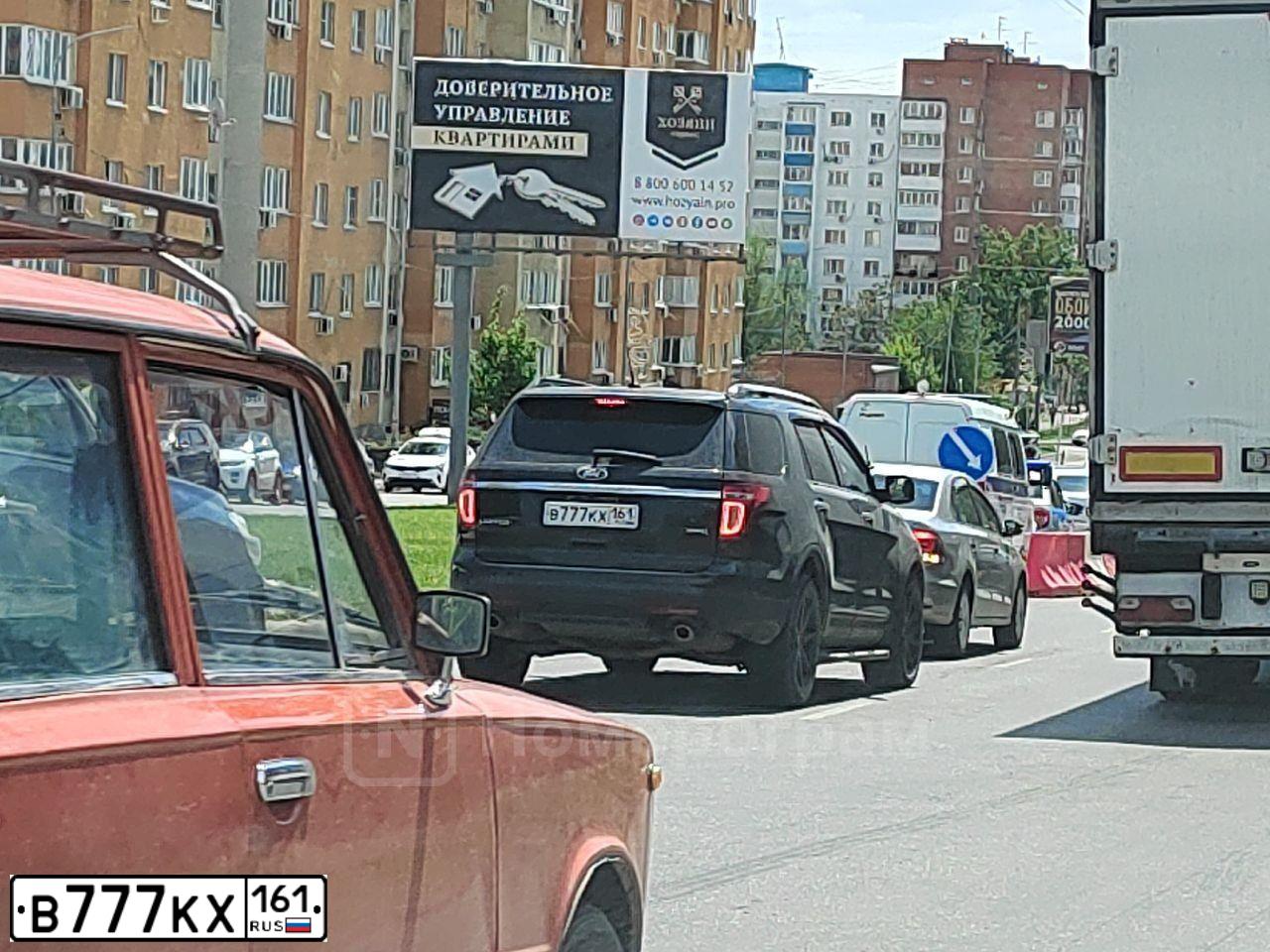 Фото автомобиля FORD EXPLORER, 2013 — госномер В777КХ161. Цвет: ЧЕРНЫЙ