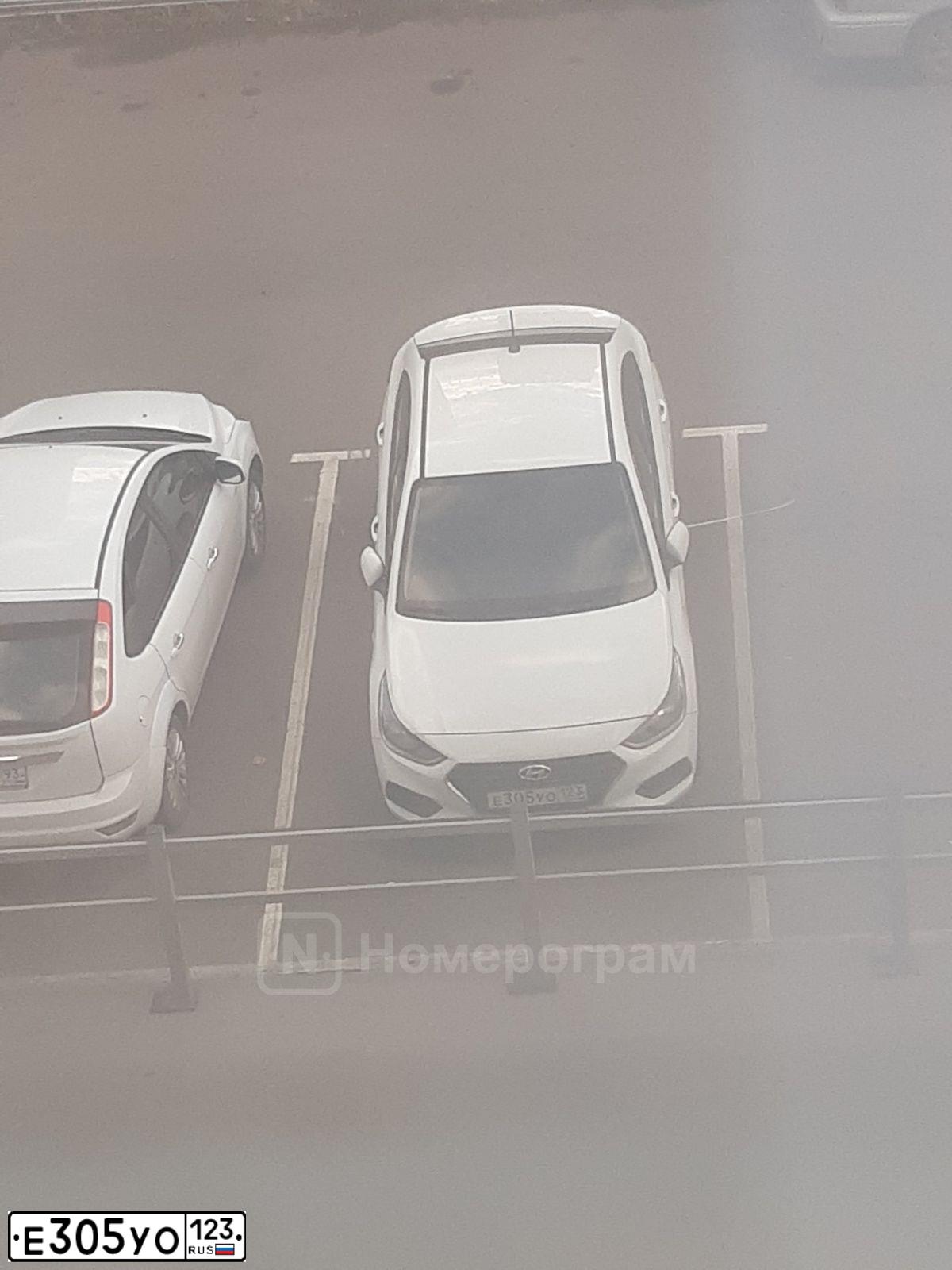 Фото автомобиля HYUNDAI SOLARIS, 2018 — госномер Е305УО123. Цвет: Белый