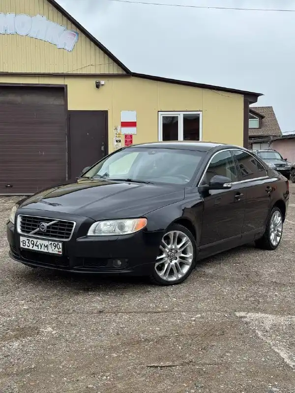 Фото автомобиля VOLVO S80, 2007 — госномер В394УМ190. Цвет: ЧЕРНЫЙ