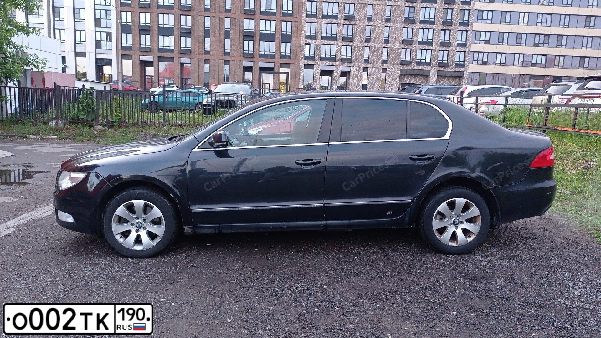 Фото автомобиля SKODA SUPERB, 2010 — госномер Р692УЕ69. Цвет: ЧЕРНЫЙ