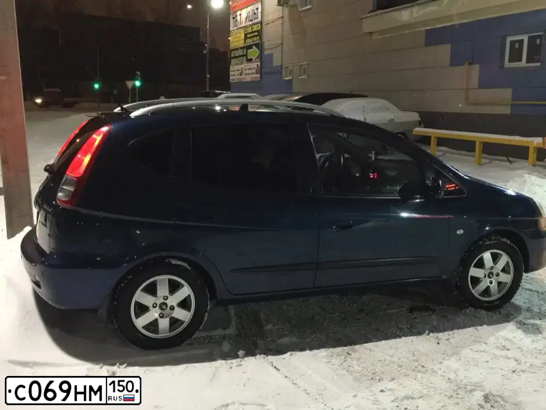 Фото автомобиля CHEVROLET REZZO, 2007 — госномер М744КК21. Цвет: синий