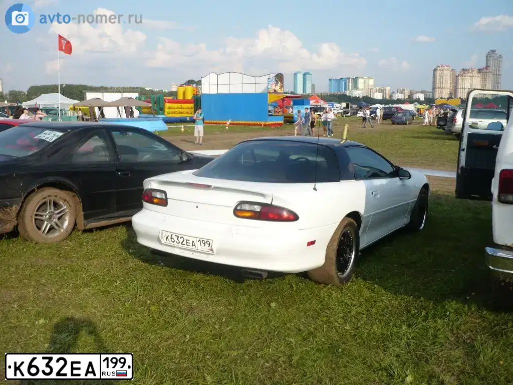 Фото автомобиля ШЕВРОЛЕ КАМАРО 228, 1998 — госномер К632ЕА199. Цвет: БЕЛЫЙ