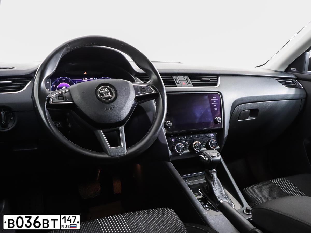 Фото автомобиля SKODA OCTAVIA, 2020 — госномер У147ЕУ198. Цвет: синий черный