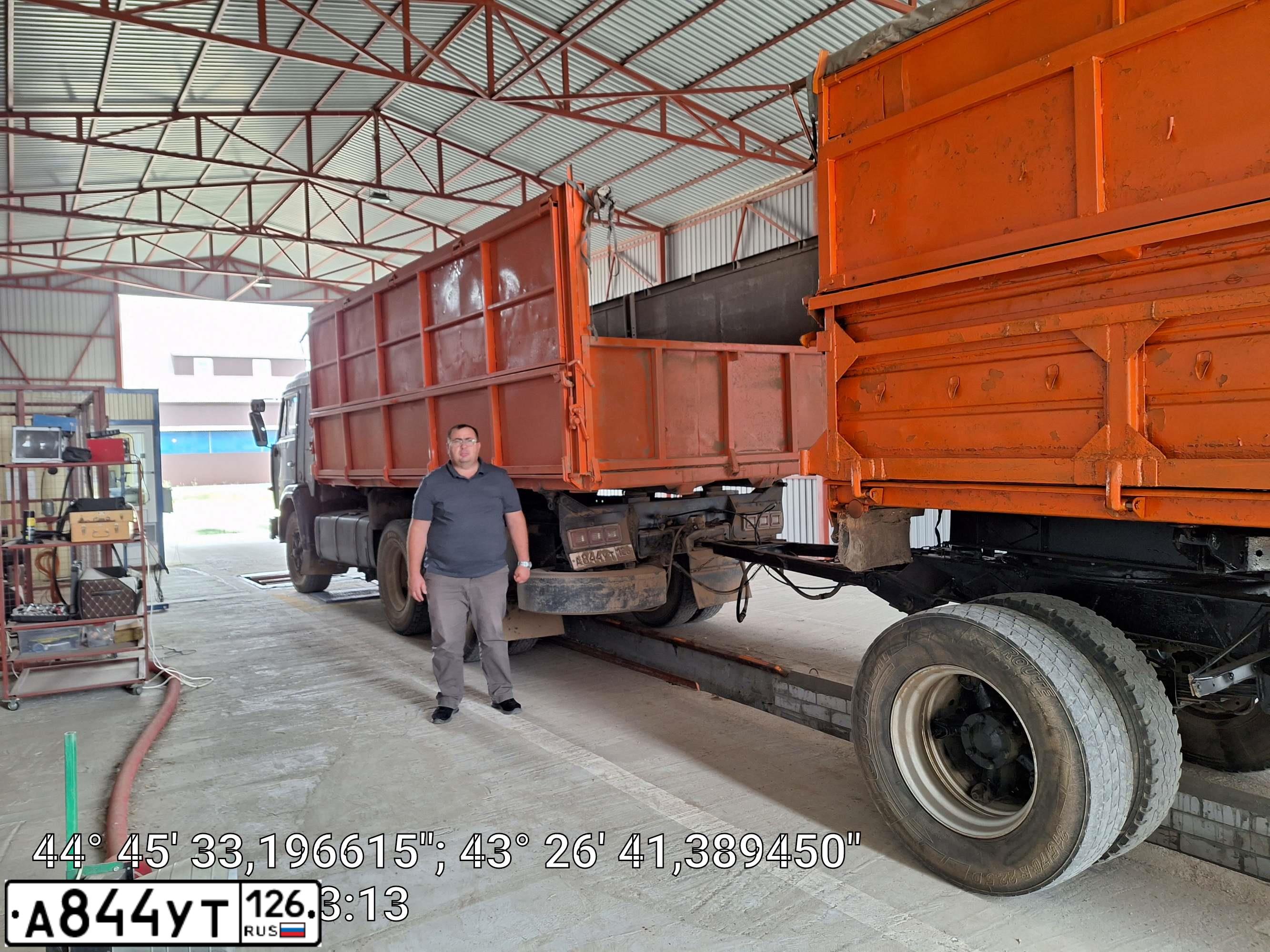 Фото автомобиля KAMAZ 5320 /6X4/, 1993 — госномер А844УТ126. Цвет: СЕРЫЙ