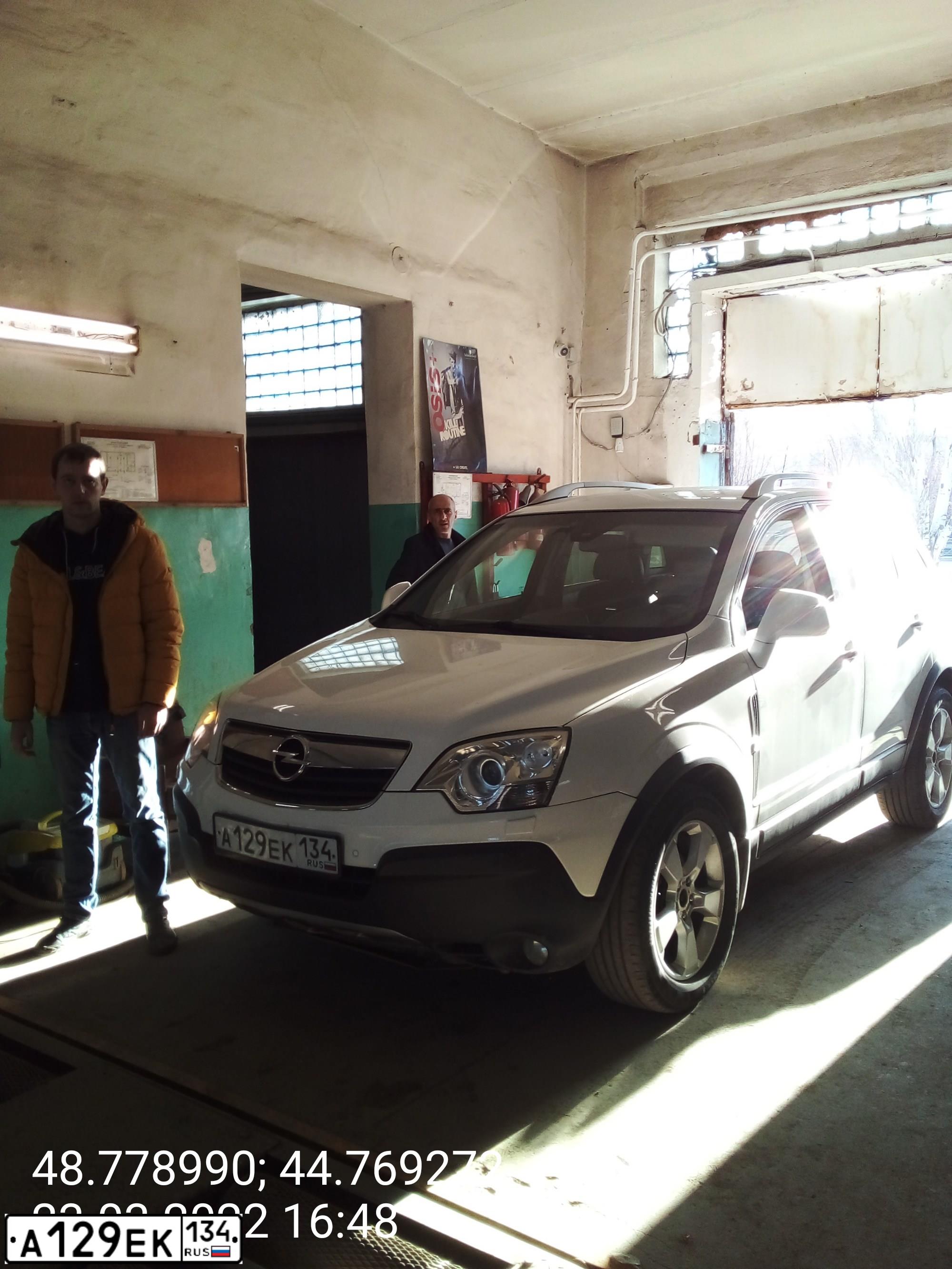 Фото автомобиля OPEL ANTARA, 2011 — госномер А129ЕК134. Цвет: Белый
