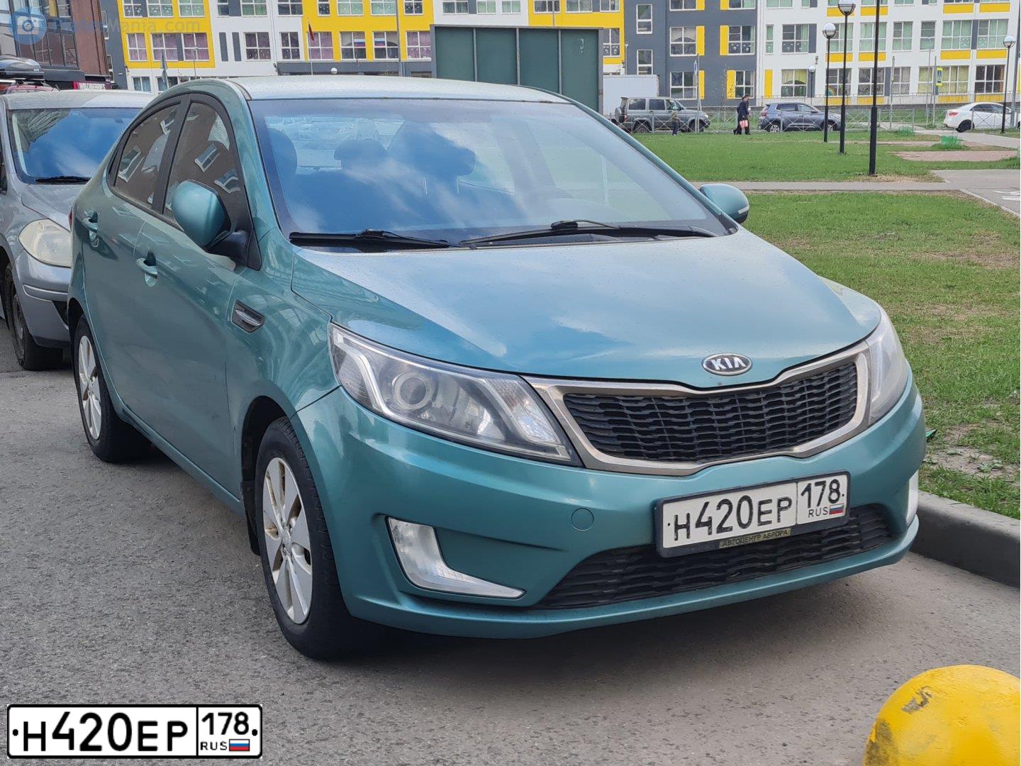 Фото автомобиля KIA RIO, 2012 — госномер Н420ЕР178. Цвет: СВЕТЛО-ЗЕЛЕНЫЙ