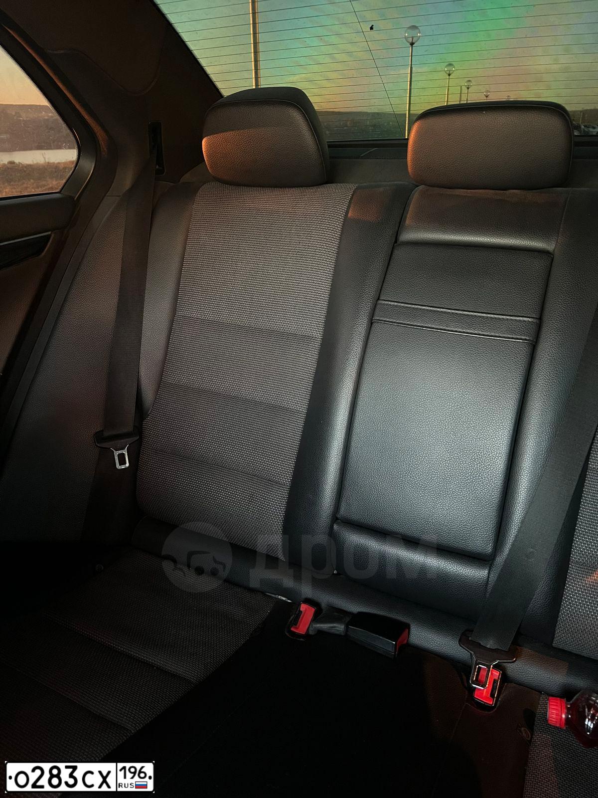 Фото автомобиля MERCEDES C-KLASSE, 2011 — госномер О283СХ196. Цвет: СЕРЫЙ