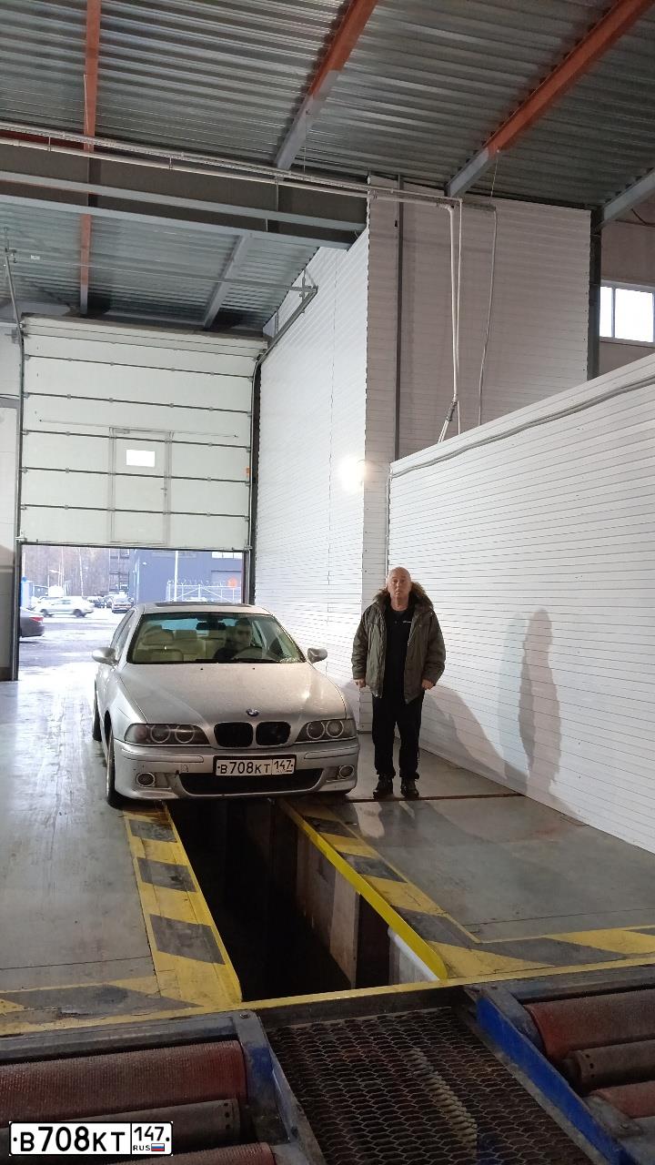 Фото автомобиля BMW SERIE 5, 2002 — госномер С519СХ198. Цвет: СЕРЕБРИСТЫЙ
