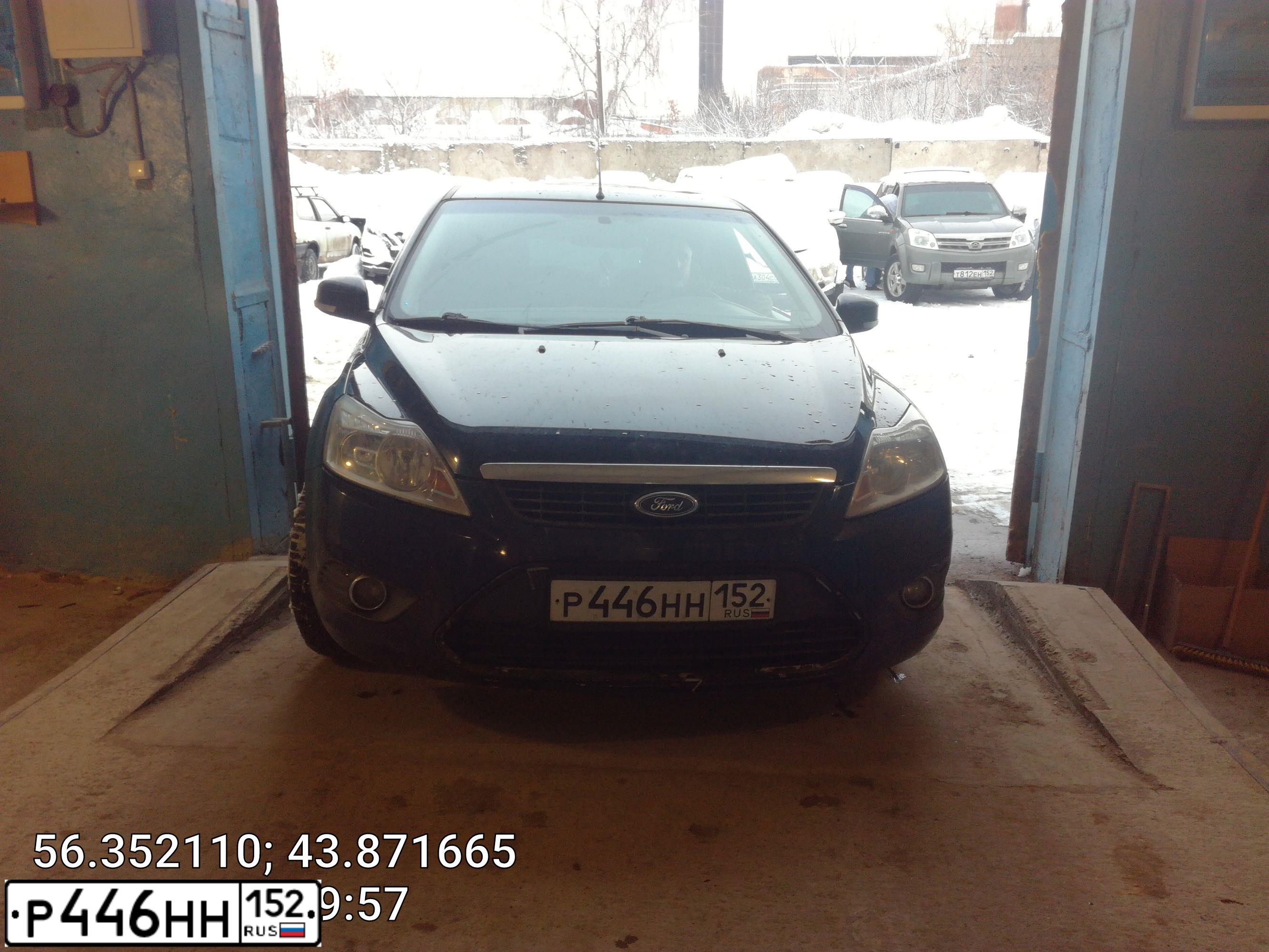 Фото автомобиля FORD FOCUS, 2009 — госномер Р446НН152. Цвет: Темно-синий