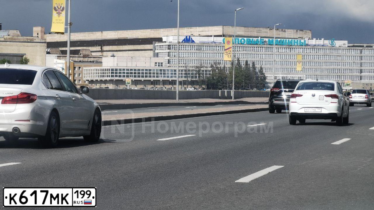 Фото автомобиля DODGE CARAVAN, 2005 — госномер Т505АЕ550. Цвет: ЧЕРНЫЙ