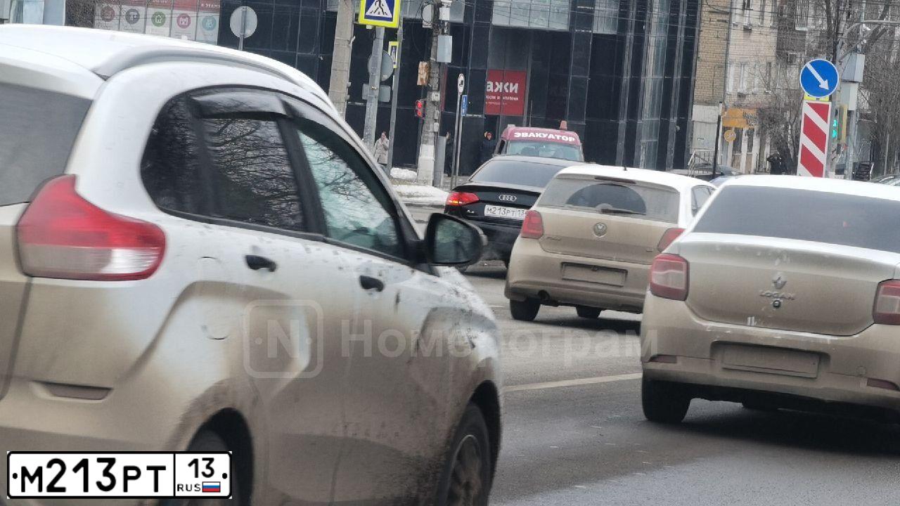 Фото автомобиля VOLKSWAGEN POLO, 2017 — госномер М213РТ13. Цвет: СЕРЕБРИСТЫЙ
