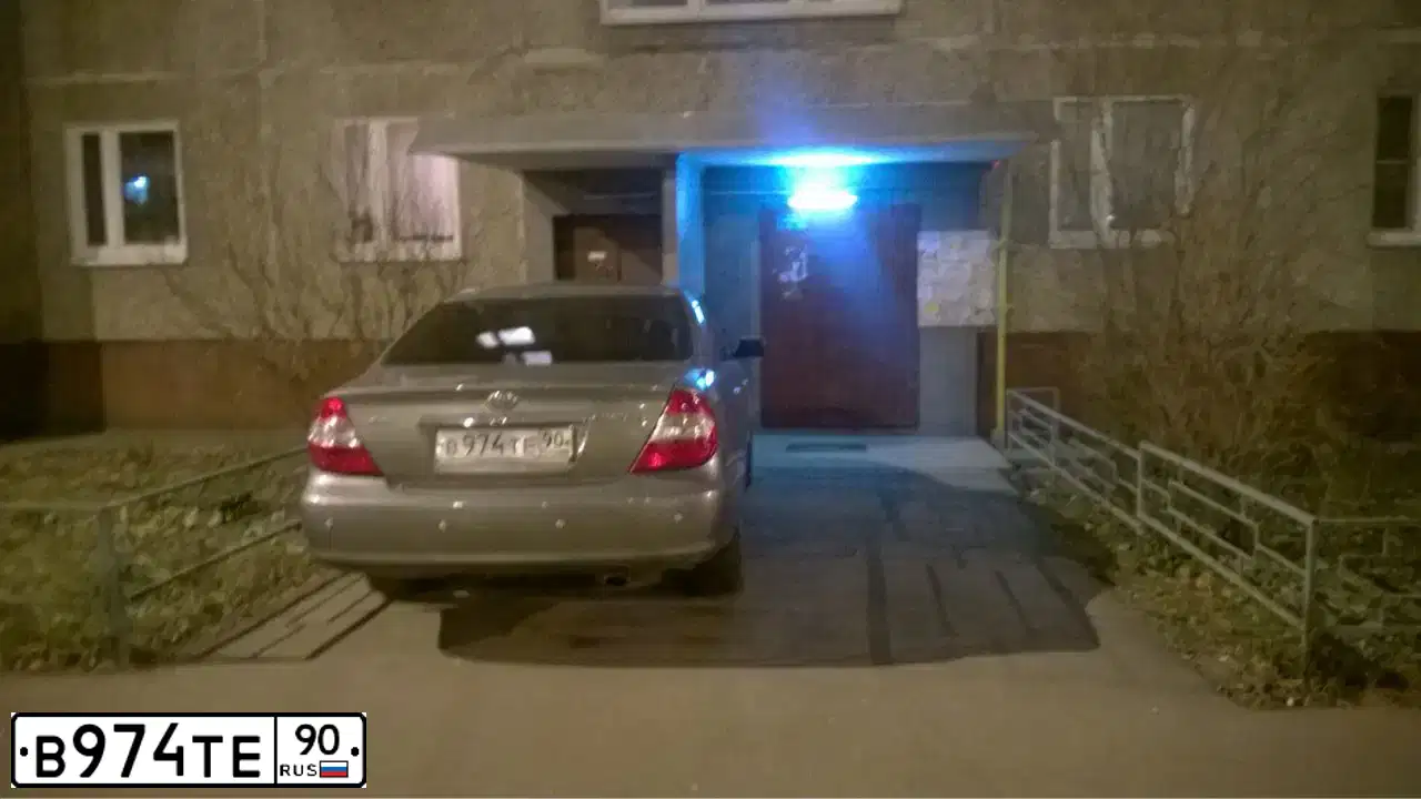 Фото автомобиля TOYOTA CAMRY, 2004 — госномер В974ТЕ90. Цвет: ЗЕЛЕНЫЙ