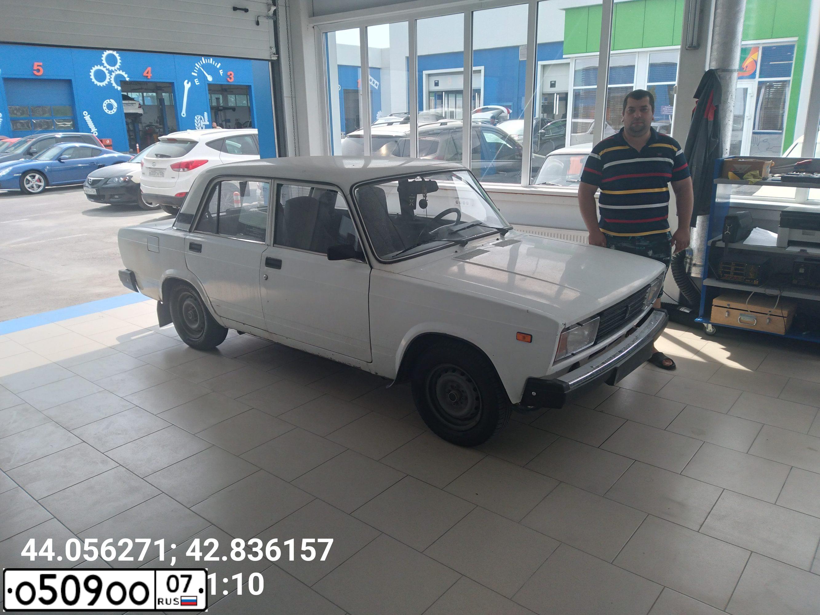 Фото автомобиля LADA 210540 LADA 2105, 2008 — госномер Е831МО07. Цвет: ЯРКО-БЕЛЫЙ