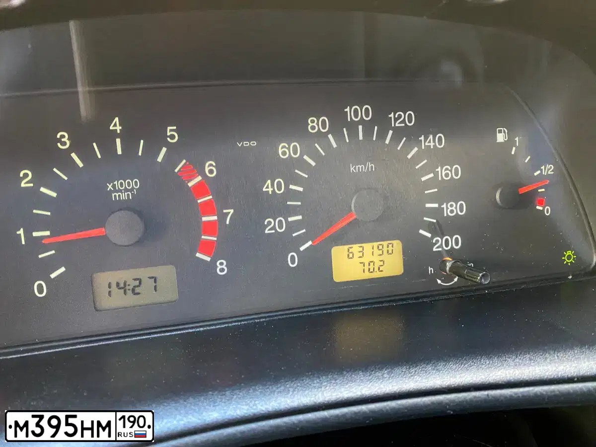 Фото автомобиля CHEVROLET NIVA, 2011 — госномер М395НМ190. Цвет: СИНИЙ МЕТАЛЛИК