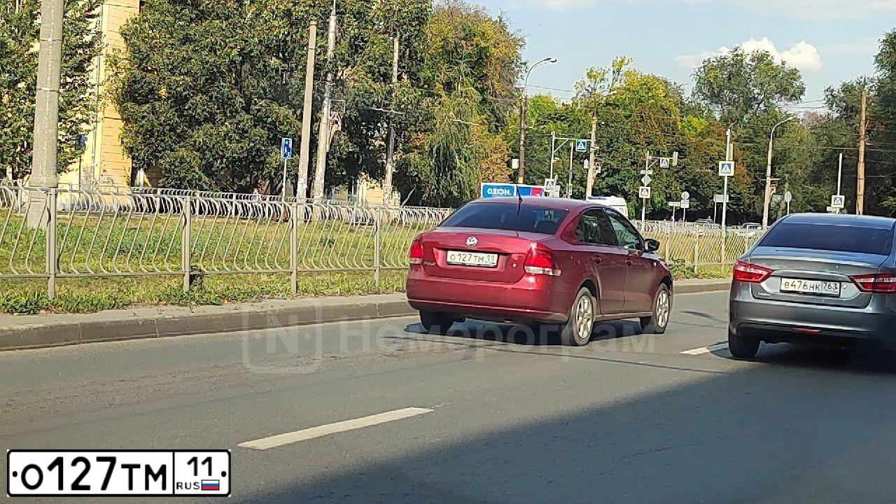 Фото автомобиля VOLKSWAGEN POLO, 2013 — госномер Н227АЕ763. Цвет: ВИШНЕВО-КРАСНЫЙ