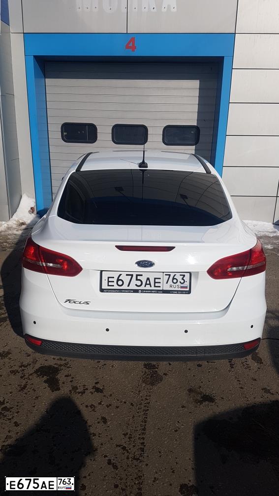 Фото автомобиля FORD FOCUS, 2018 — госномер Е675АЕ763. Цвет: Белый