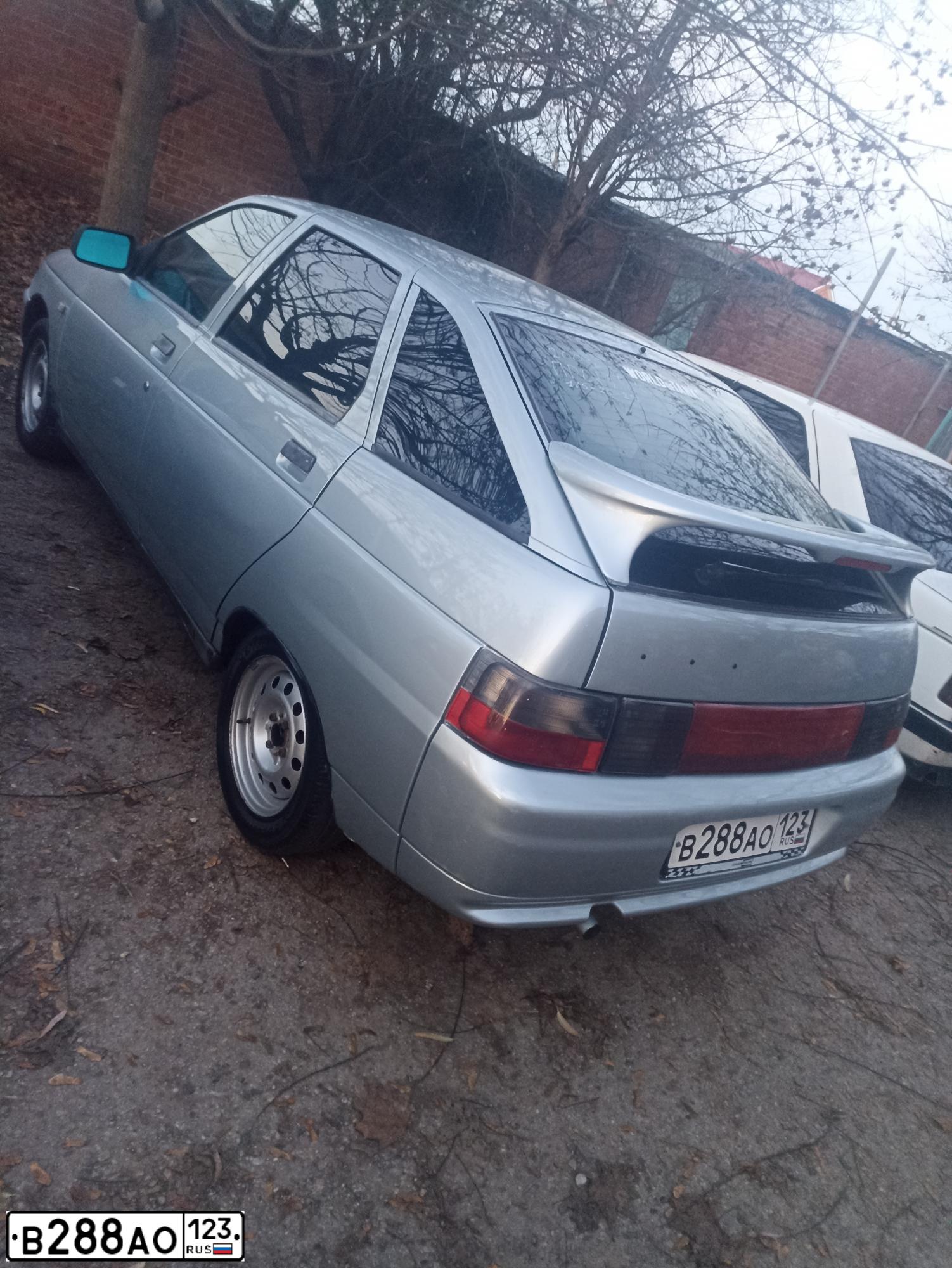 Фото автомобиля LADA 2112, 2002 — госномер В288АО123. Цвет: СЕРЕБРИСТО-ГОЛУБОЙ