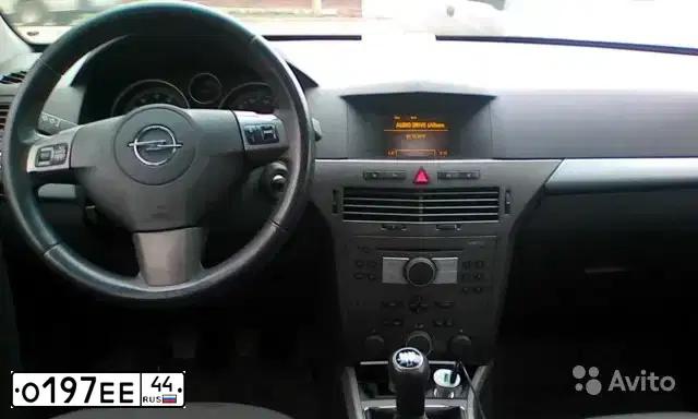 Фото автомобиля OPEL ASTRA, 2005 — госномер С411ВН177. Цвет: СИНИЙ
